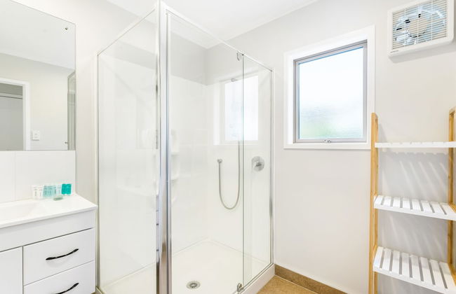 A Home away from Home - Netflix -Parking - Foto 36