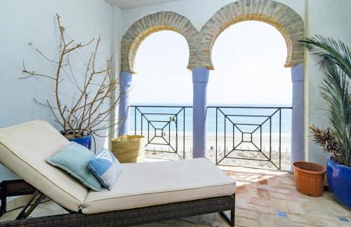 LAP- 3 bed apartment on the beach. Families only - Photo 36