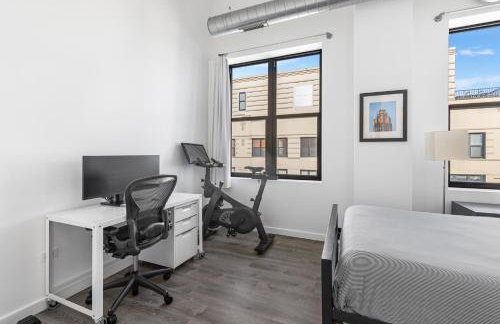 Modern Historic Loft 19ft Ceilings, Gym, Heated Parking, Skyline Views, Balcony - Foto 13