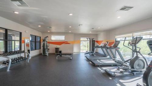 Posh 2BD - Gym, Pool, Parking, W-D - Sleeps 8 - Foto 3