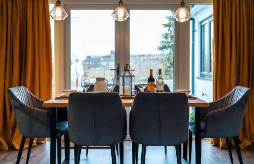 Luxury Renovated Bungalow with wheel chair access, Hot Tub and Fire Pit - Foto 16