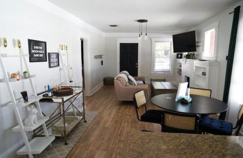 Cozy bungalow with Luxe Yard, Firepit, Pergola Area - Foto 28