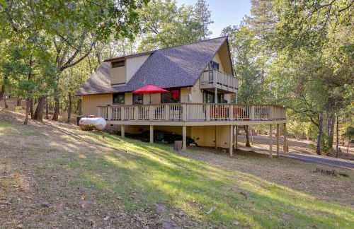 Spacious Groveland Cabin with Wraparound Deck! - Foto 3