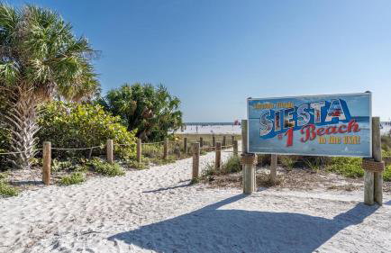 Modern home - 3K sqft - 5BR & 11 beds - brand new HOT TUB - 6 miles to AMI beaches - Foto 6