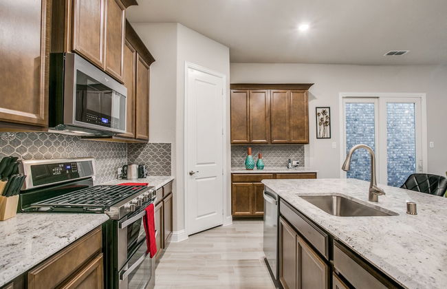 Beautiful furnished 3 bedroom Allen Home - Foto 13