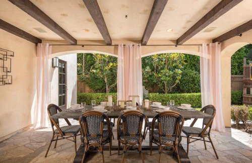 Mediterranean Beauty with Rooftop Deck and Views - Foto 21