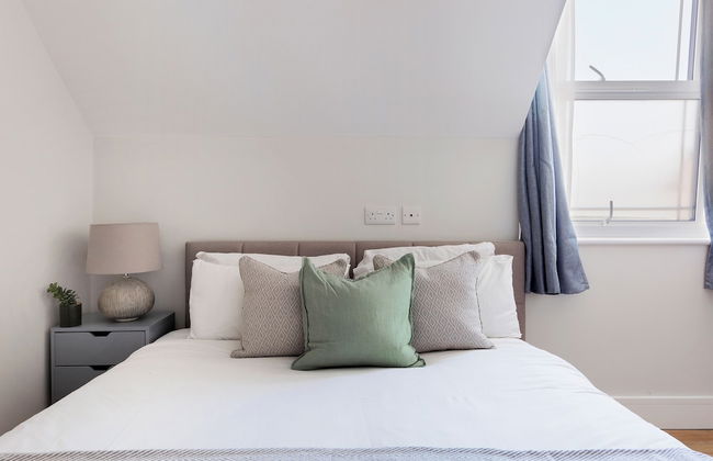 Elegant 2 Bed Flat with Balcony in Finchley - Foto 7