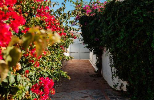 Marbella, Costabella - Beachfront Villa with Heated Pool - Photo 78