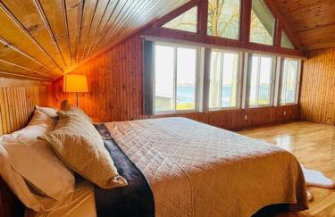 Unforgettable 4 bedroom 3 bath waterfront cabin - Photo 9