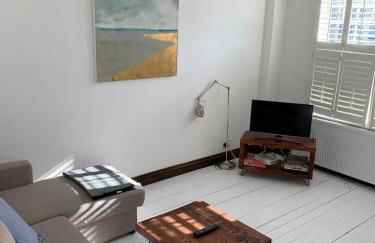 Charming 2-Bedroom Maisonette - Foto 11