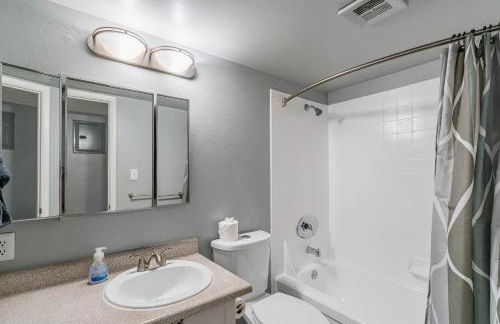 Spacious 2 Bedroom, 2 Bath, Pool, Free Parking, Gym - Foto 7