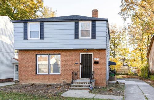 Euclid Near Lake Erie Cleveland king bed - Foto 47