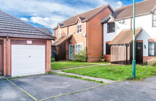 Free parking, Private Garden and Netflix, Charming Elegant 2 bedroom House Nottingham - Photo 16