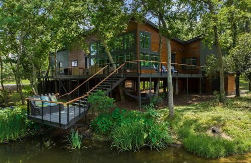 LUX Treehouse on Private Lake next to Lake Conroe with Game room, Paddleboards, Lake Views, and more! - Foto 60