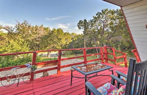 Steps to Lake! Charming Cabin Pool Access and Decks - Foto 27