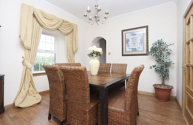 JOIVY Greenknowes Estate With Hot Tub And Bar - Foto 57