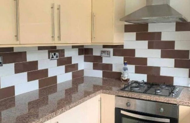 Lovely 4-bed Apartment in Harrow - Foto 7