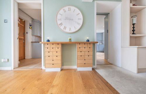 East Sussex Manor - Sleeps 12 - Hot Tub & Parking - Foto 16