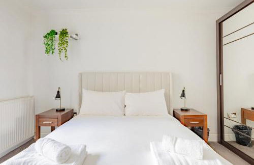 Snug 2BD Flat with Patio Heart of North London - Foto 3