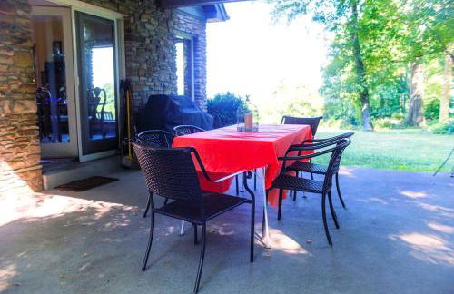 Romantic Mountain Vacation Rental with Breathtaking Views near Pittsburgh, Pennsylvania - Foto 11