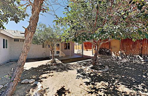 Rawhide Ranch - Walk to Pappy and Harriet's with Hot Tub! home - Foto 25