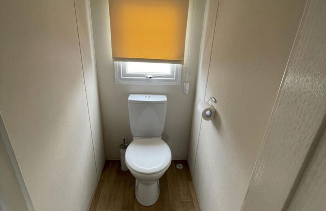 Caravan - Sleeps 10 - Pet Friendly - Parking - Photo 5