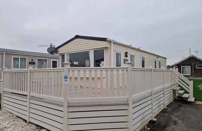 Serene Chalet Retreat in Chichester - Photo 15