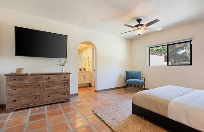 Starlight Estate by Avantstay 26 People! Architectual Mansion w/ Pool, Tennis Court, Game Room - Photo 32