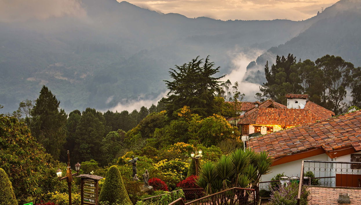 Guided Tour of Monserrate - Foto 1