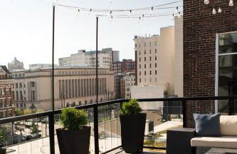 The Penthouse- Heart of OTR w/Rooftop Terrace - Foto 52