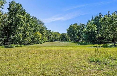 Riverside Retreat - Renovated Home on 15 Acres! - Foto 28