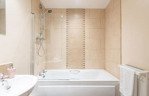 Apartment 5 - Photo 10