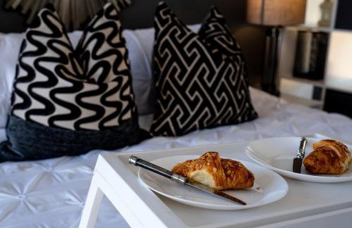 Deluxe City Centre Studio Apartment with Balcony & City Views - FREE WIFI NETFLIX, GYM ACCESS - WESTONE - Photo 35