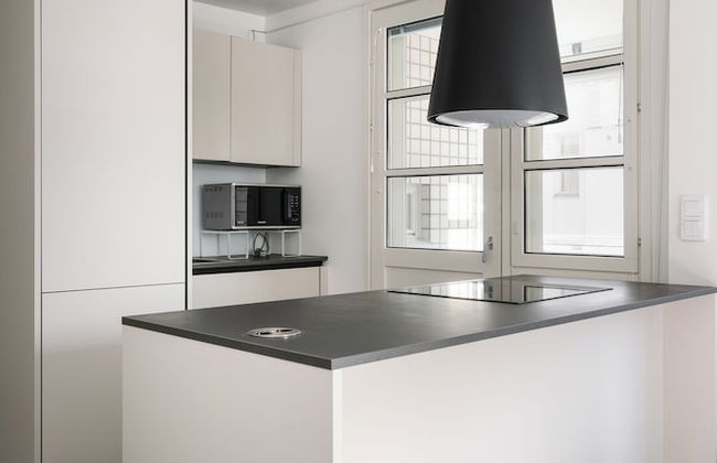 Modern 1BR Apartment with Balcony - Foto 8