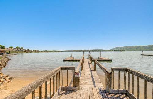 Sun-Filled Condo with Smith Mountain Lake Views - Foto 3