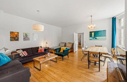 TheWilhelmshavener Group Apartment, group & family friendly, 100m2, 2BR, 1 living room, huge table, ideal for 4 - 6 Guests - Photo 3