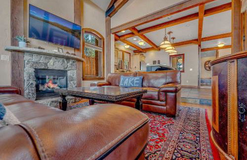 Lakefront Retreat Across from Homewood Resort - Foto 15