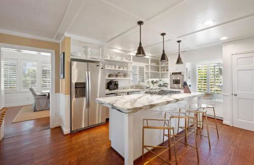 Relax and Enjoy the Spectacular Views in this Picturesque Home home - Foto 6