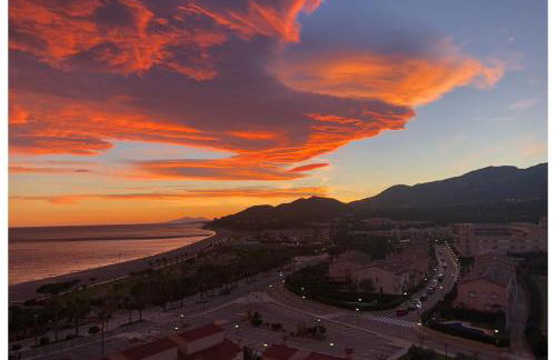 Apartamento con terraza, vistas playa y montaña - Foto 51