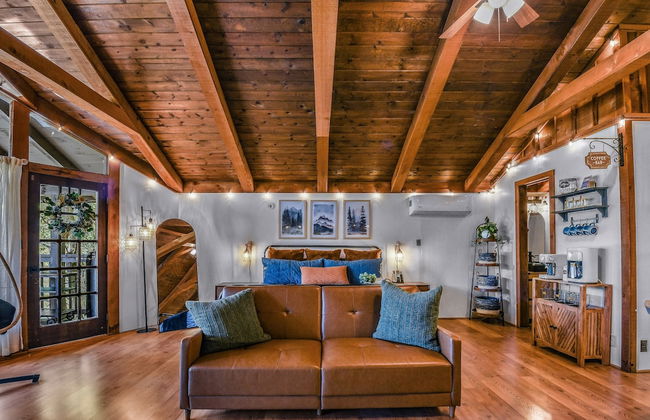 Cliff Haven 1 Bedroom Cabin by RedAwning - Photo 10