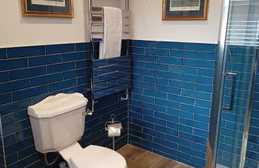 The West Wing at Eriviat Hall Hot Tub - Photo 68