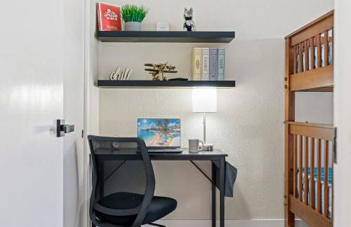 Waterfront Oasis Escape with 7 Seats Hot Tub! - Foto 14