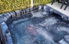 Caravan with hot tub at Tattershall lakes - Foto 15