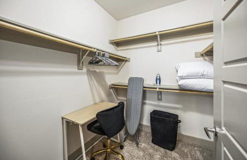 Stylish 1BR Retreat with Pool & Gym - Foto 26