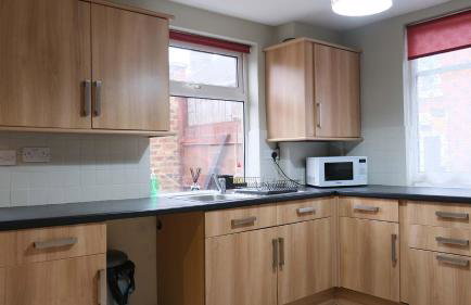 Lovely 5 Bedroom Home w Garden near Northampton - Photo 29