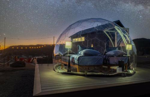 Stargazing Retreat with Hot Tub Deck Hammocks BBQ - Photo 31