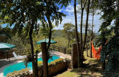 Sítio com piscina, churrasqueira, lareira, fogão à lenha, mesa de sinuca e vista para as montanhas - Foto 11