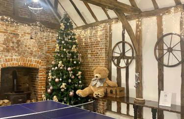 Grade II Listed Farmhouse, Pool, Hot Tub, Games Room, Celebration Hall, Car Park, 10ppl, 45 min from Central London - Foto 41