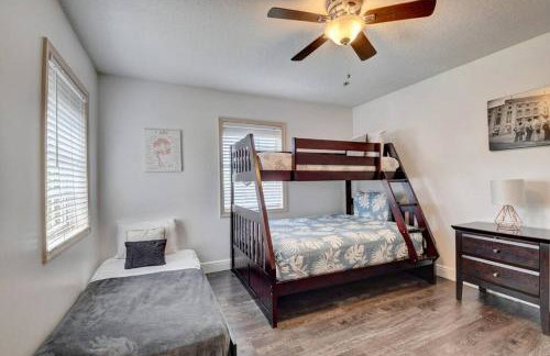 5 BR Mansion with Pool and non-heated Jacuzzi Games in Boynton Beach - Photo 56