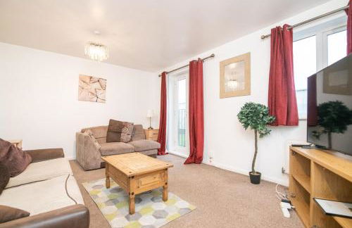 5 bed house with free secure parking in pleasant quiet location - Photo 7